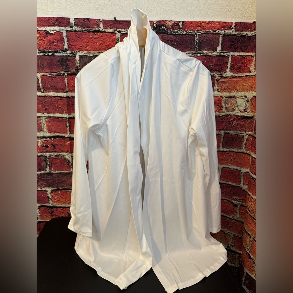 NWT White Open Front Jacket with Flower Accents Size L Runs Big Item #PHK6602